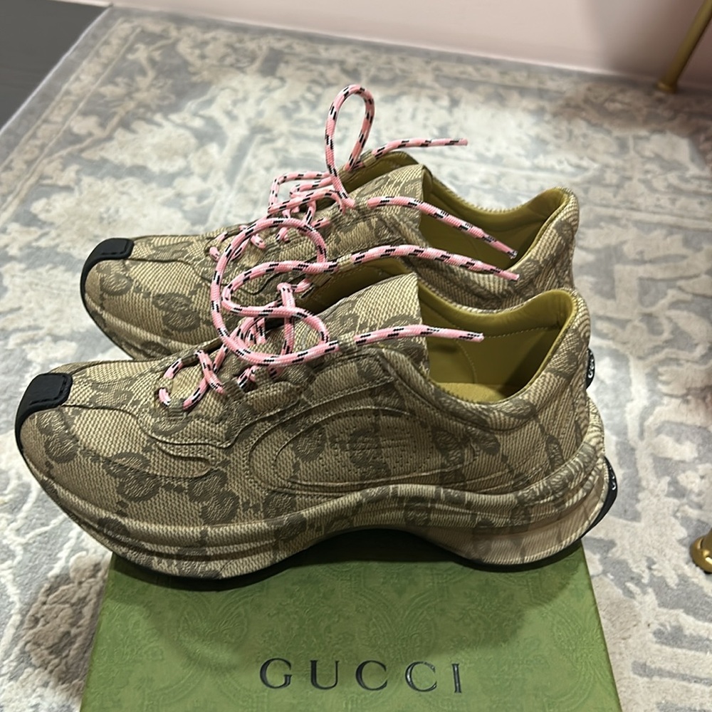 AUTHENTIC GUCCI Sneakers